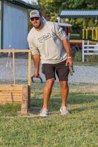 Horseshoe toss Image